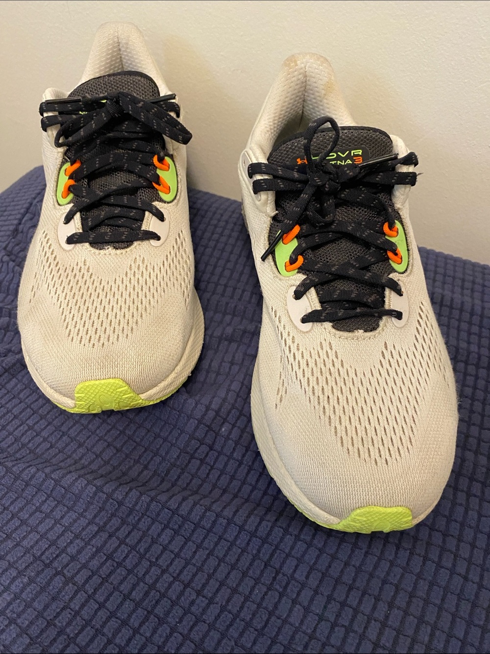 Under Armour  Men Sneakers - with Bluetooth connection Sz 9.5